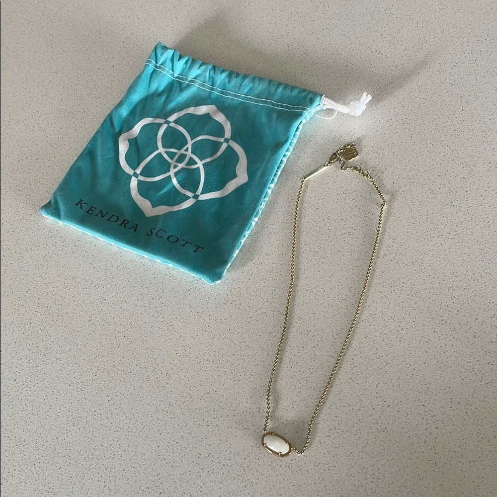 Kendra Scott necklace